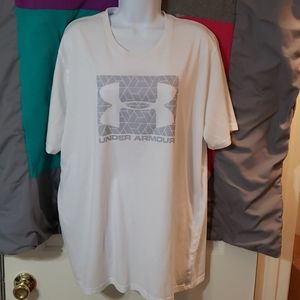 Underarmour womens tee shirt